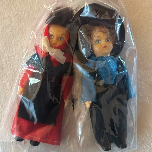Bundle of 2 Vintage Tiny 4” Plastic Old Fashioned Dolls Bundle 3 items 2 Save 30 - Picture 1 of 4